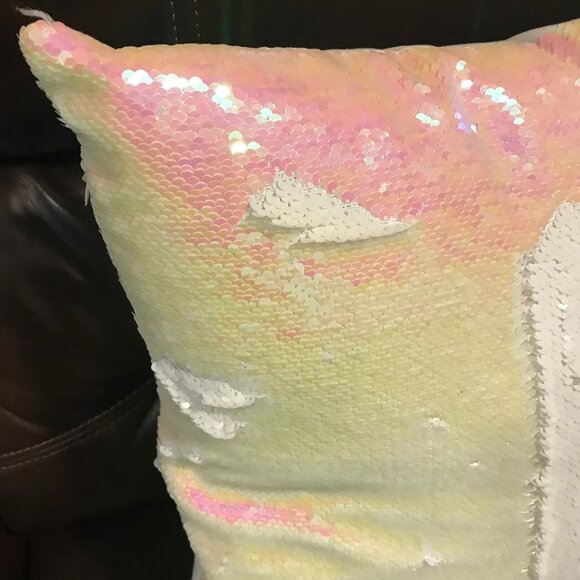 Bed Bath & Beyond * Iridescent Pink White Flip Sequin Pillow Cute Girl's Bedroom - Picture 4 of 9